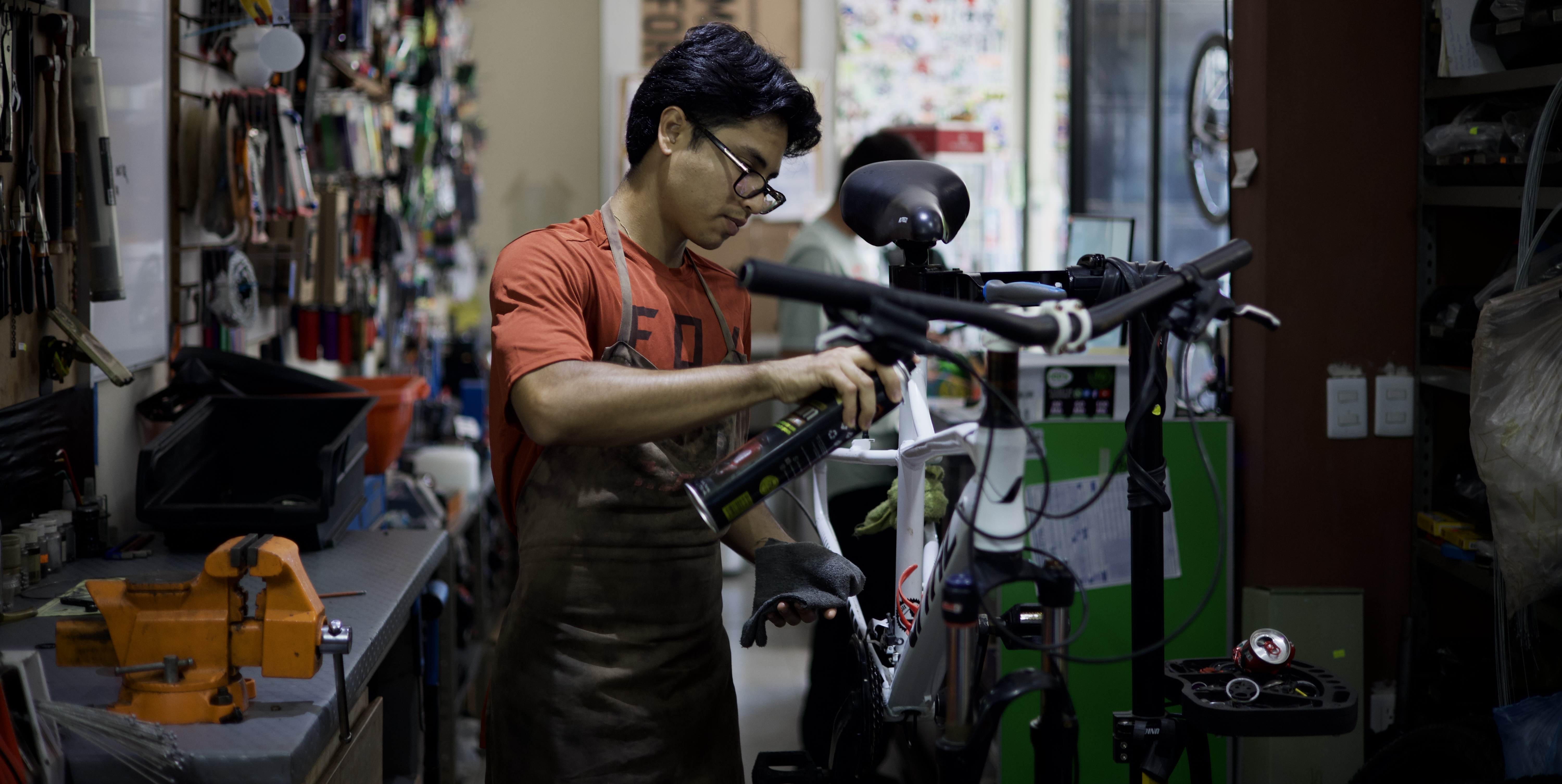 Un taller de verdad detrás de cada bici.